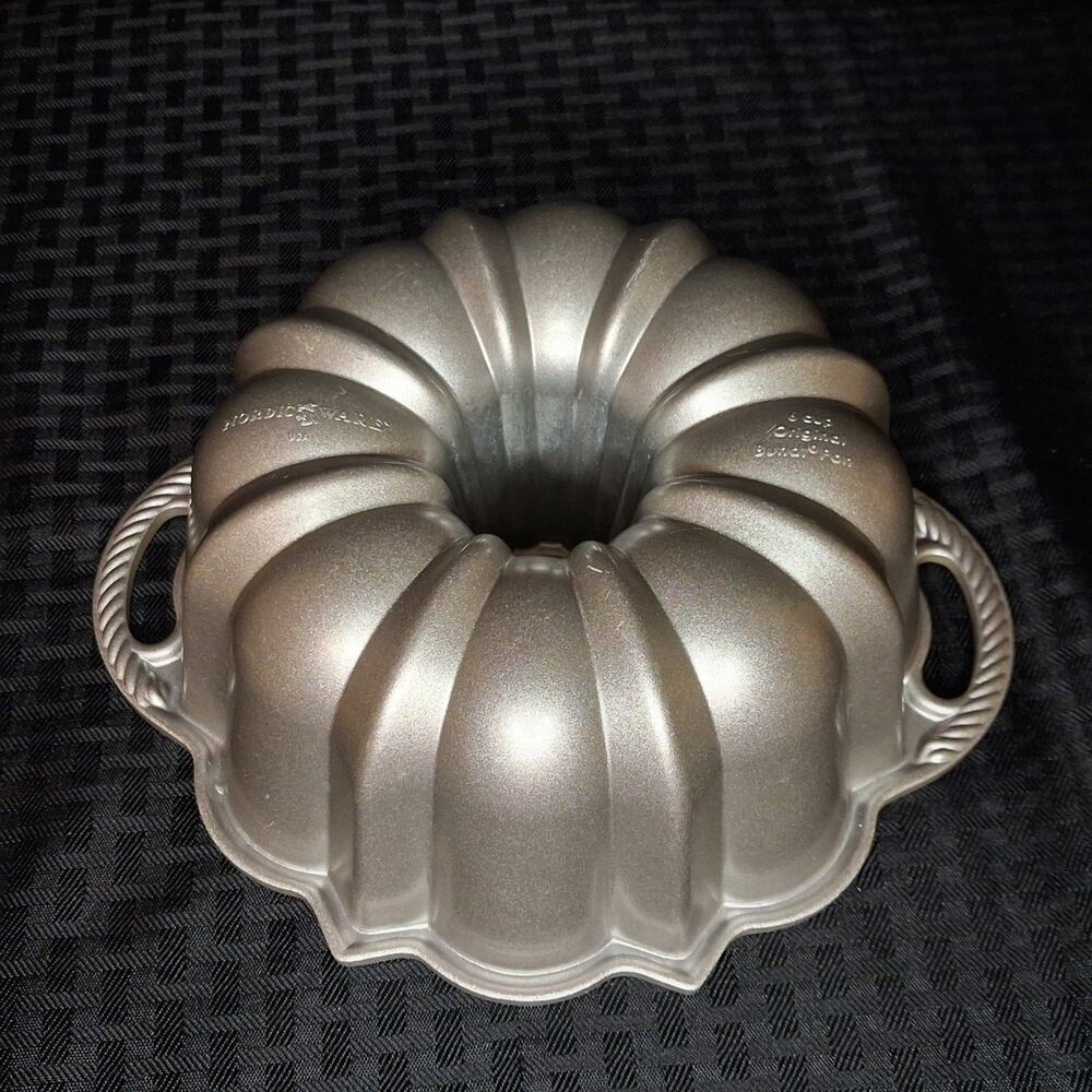 Vtg Nordic Ware 6 Cup Original Bundt Pan Cast Aluminum Mold 8" Diameter